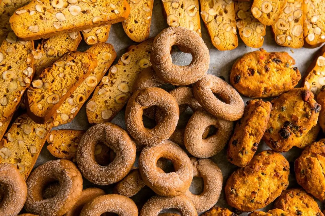 Biscotti al cioccolato con quattro ingredienti (senza farina, burro o olio) Biscotti al cioccolato con quattro ingredienti (senza farina, burro o olio)