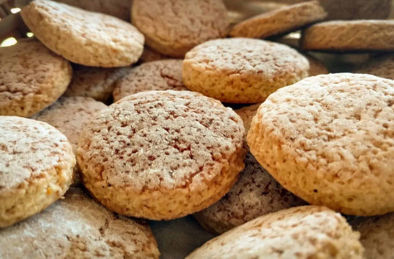 Biscotti al cioccolato con quattro ingredienti (senza farina, burro o olio) Immagine selezionata