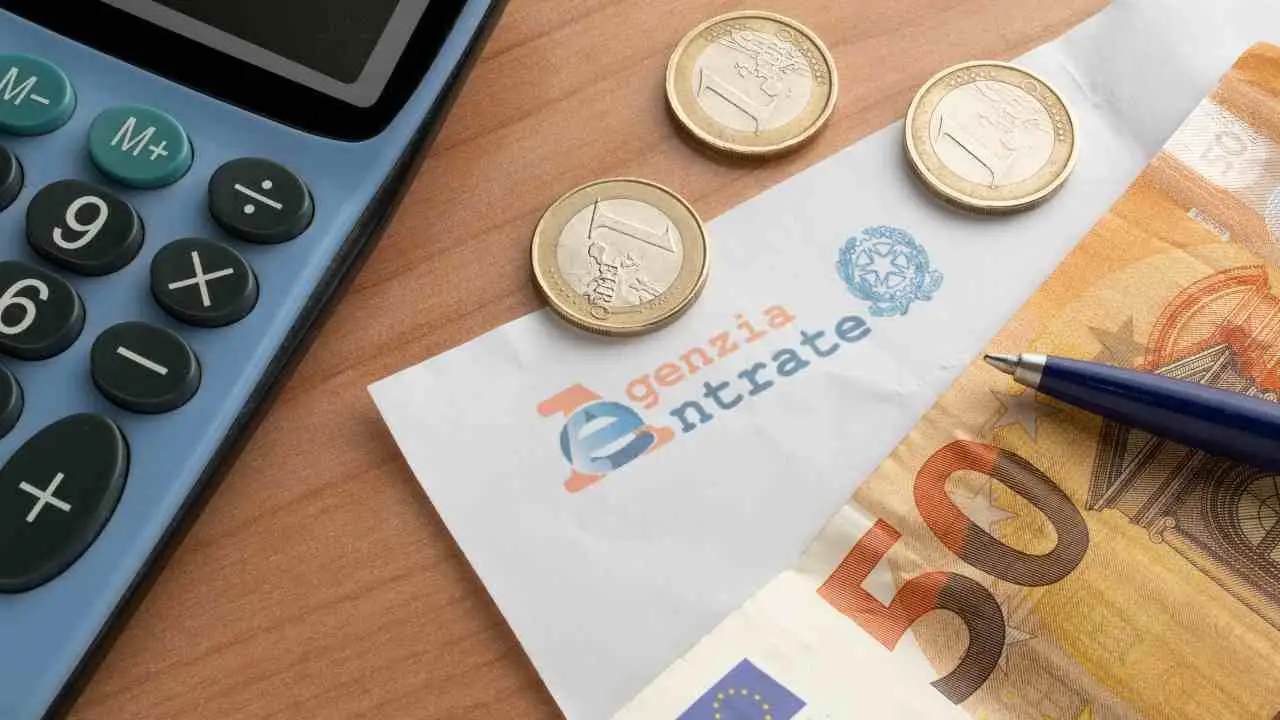 Investire nei titoli di Stato ecco quando conviene e i consigli per i piccoli risparmiatori Investire nei titoli di Stato ecco quando conviene e i consigli per i piccoli risparmiatori