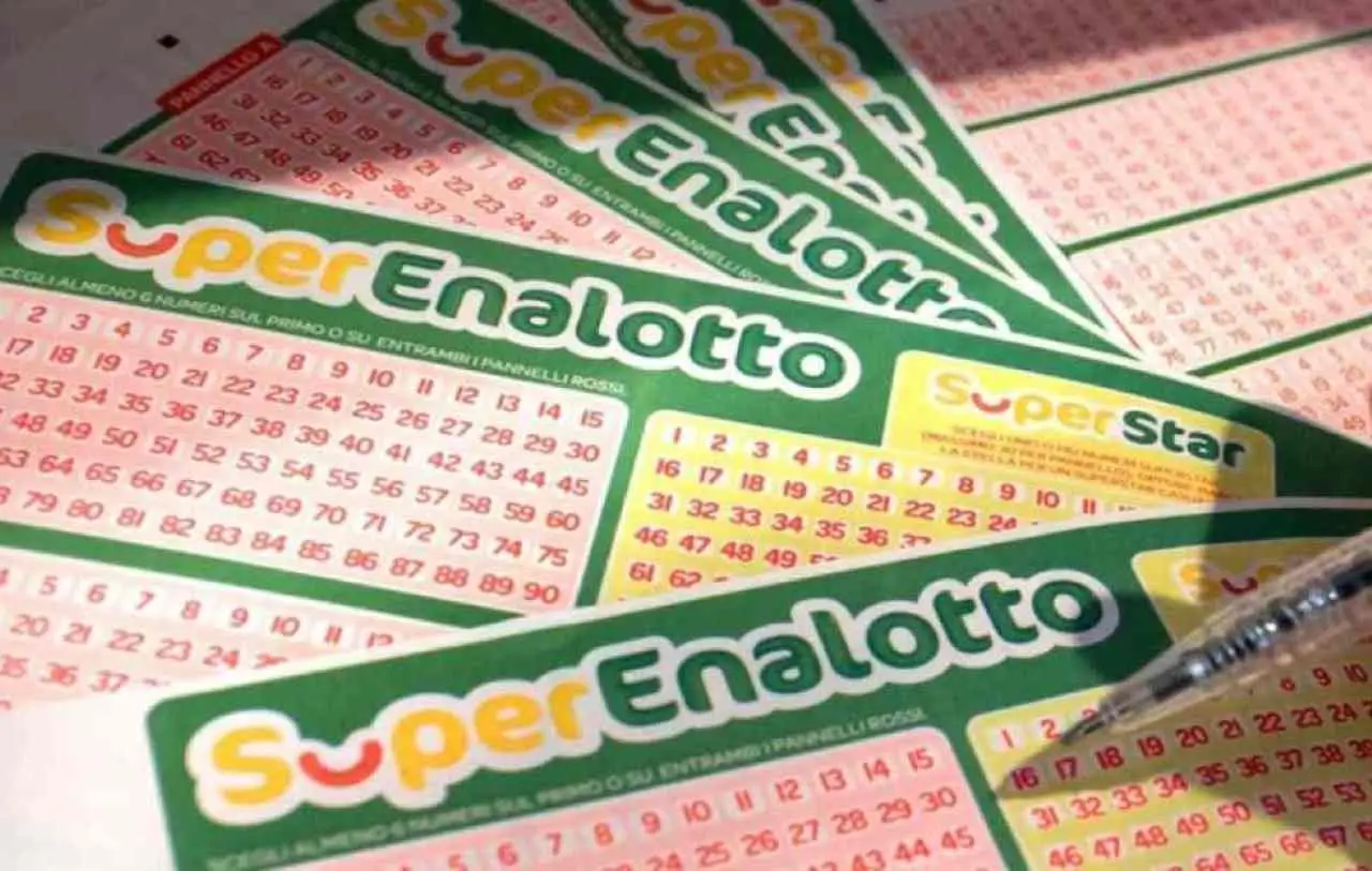 SuperEnalotto da record: due vincitori si dividono il maxi jackpot SuperEnalotto da record: due vincitori si dividono il maxi jackpot