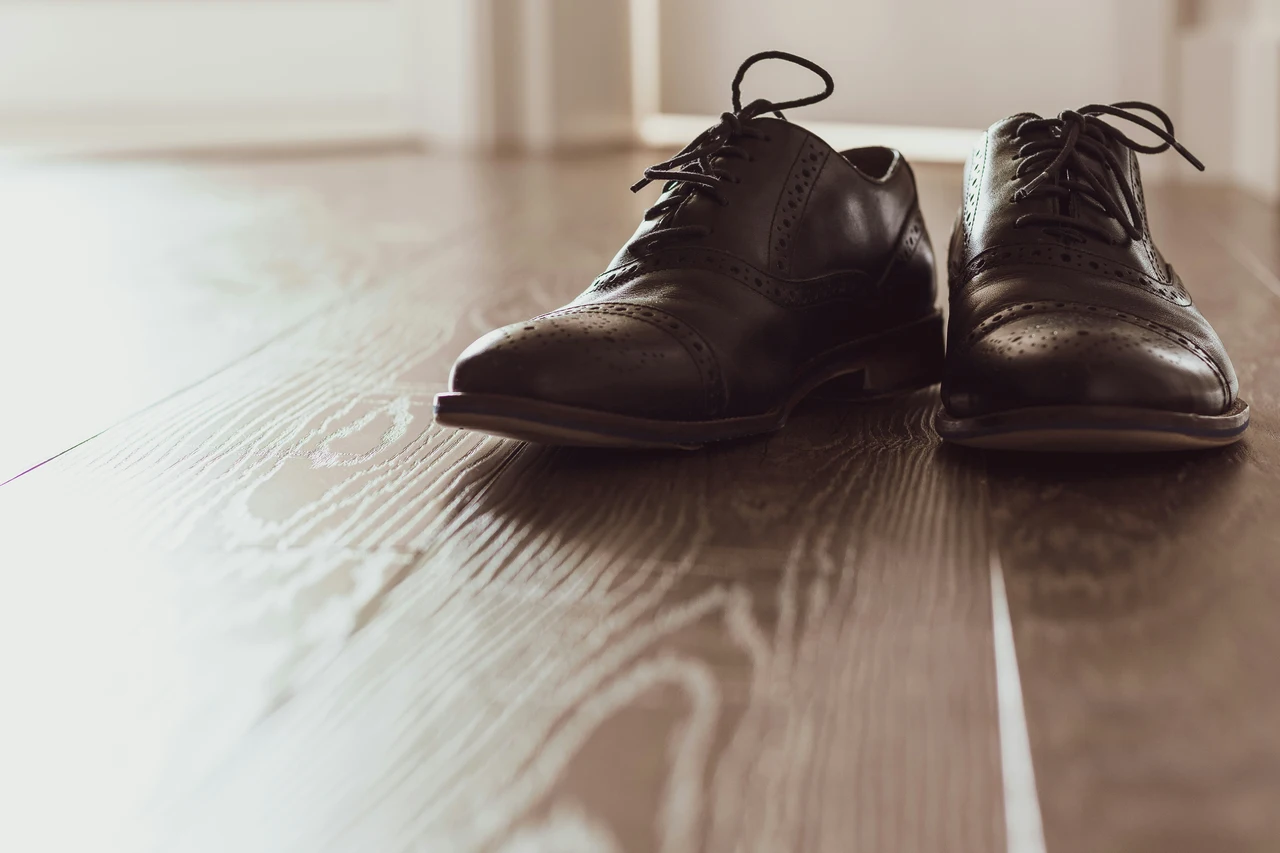 Togliersi le scarpe in casa: il gesto semplice che favorisce la salute