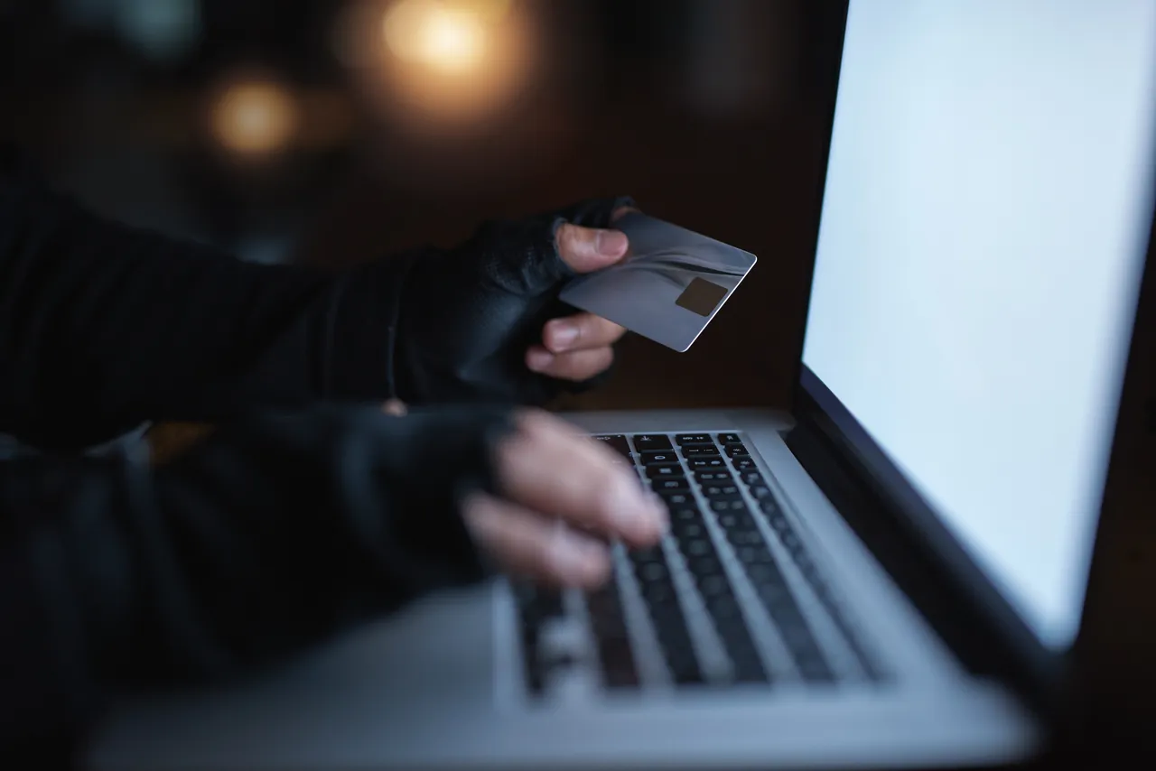 Ecco il lato oscuro: account truccati in vendita online per aggirare ogni controllo Immagine selezionata