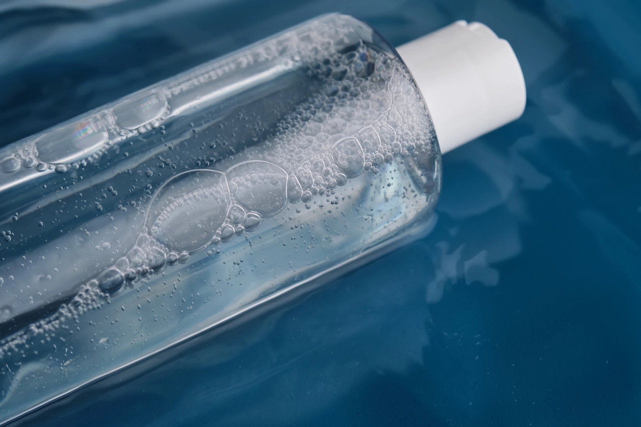 Evita l’acqua ossigenata su queste superfici: rischi di rovinarle Evita l’acqua ossigenata su queste superfici: rischi di rovinarle