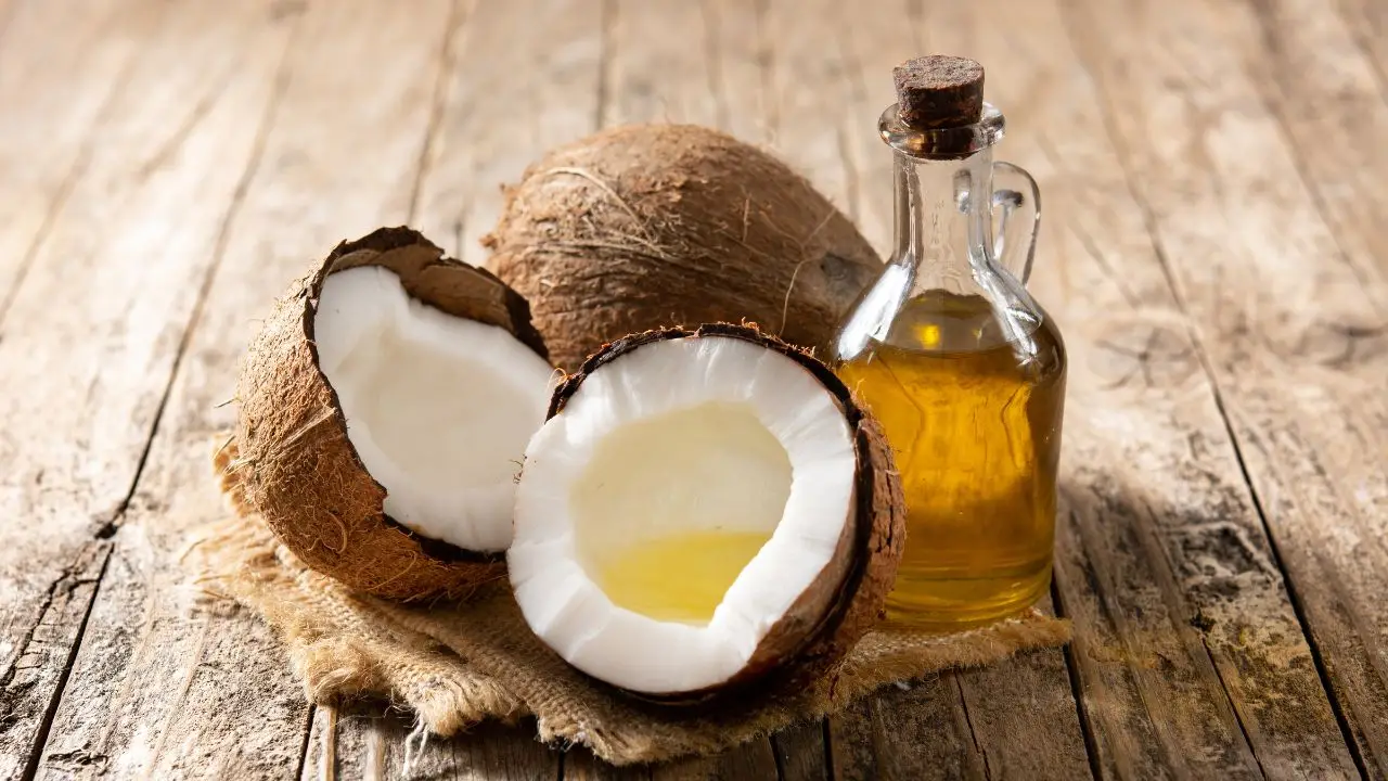 I benefici dell’olio di cocco: ecco come può aiutare a stimolare il metabolismo I benefici dell’olio di cocco: ecco come può aiutare a stimolare il metabolismo