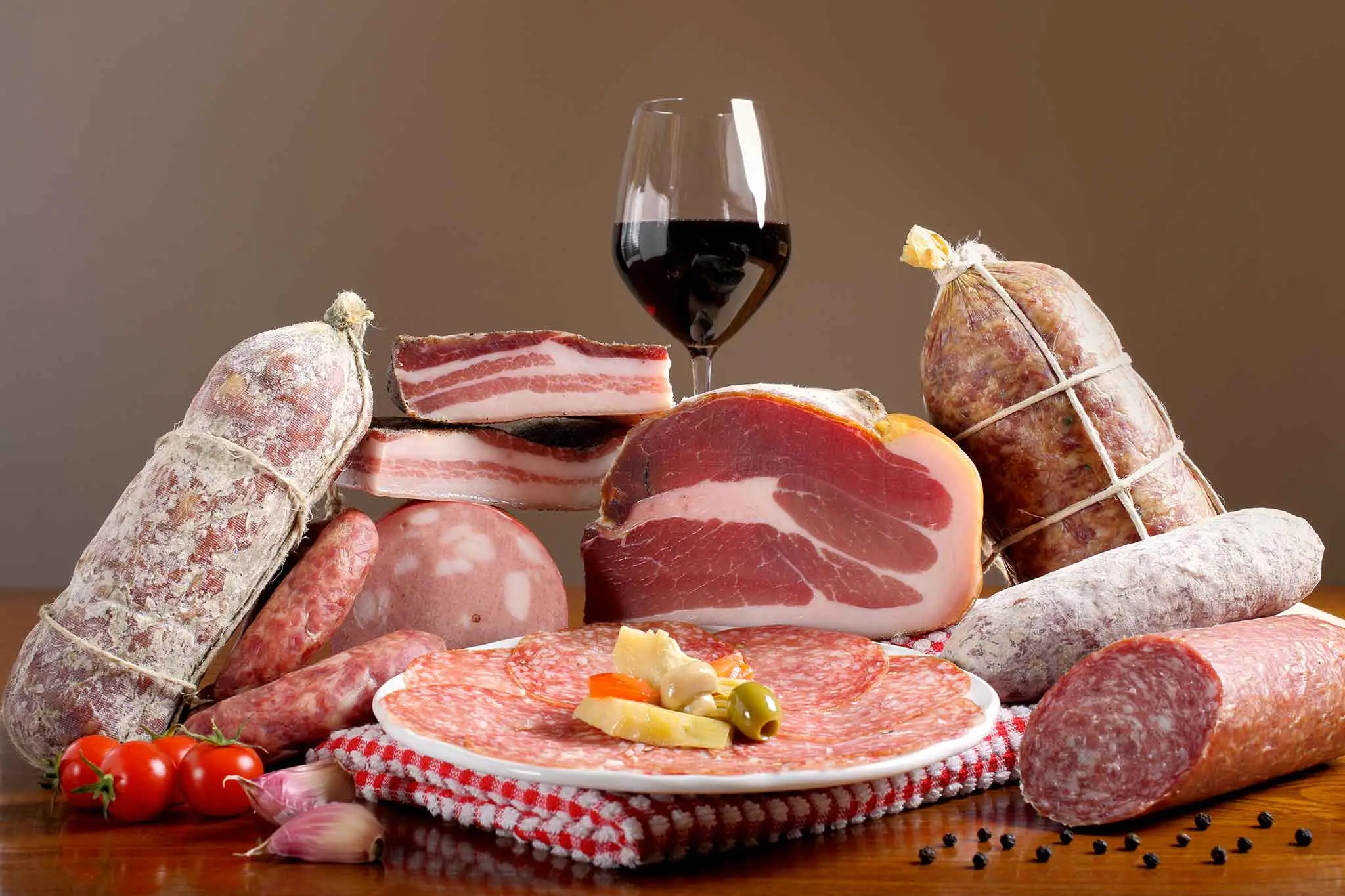 Non mangiare salumi più di due volte a settimana: ecco il motivo Non mangiare salumi più di due volte a settimana: ecco il motivo