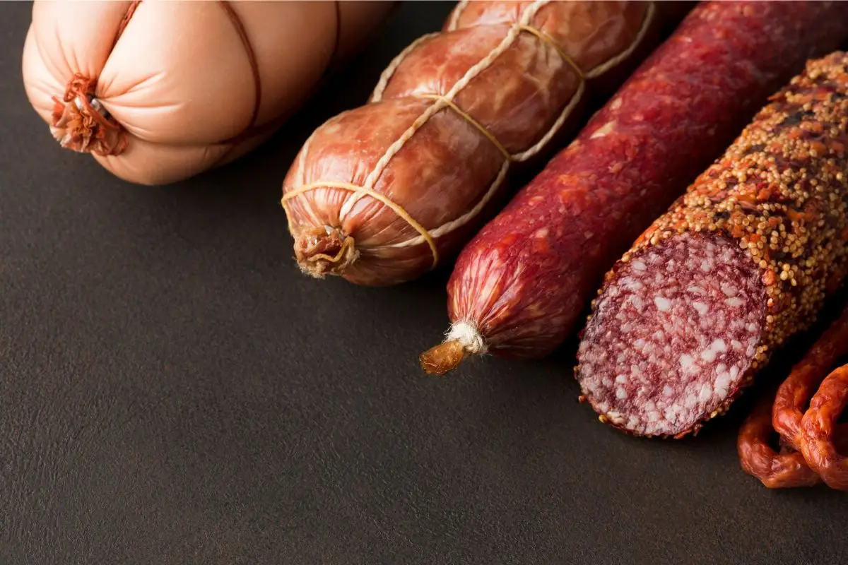 Non mangiare salumi più di due volte a settimana: ecco il motivo Non mangiare salumi più di due volte a settimana: ecco il motivo