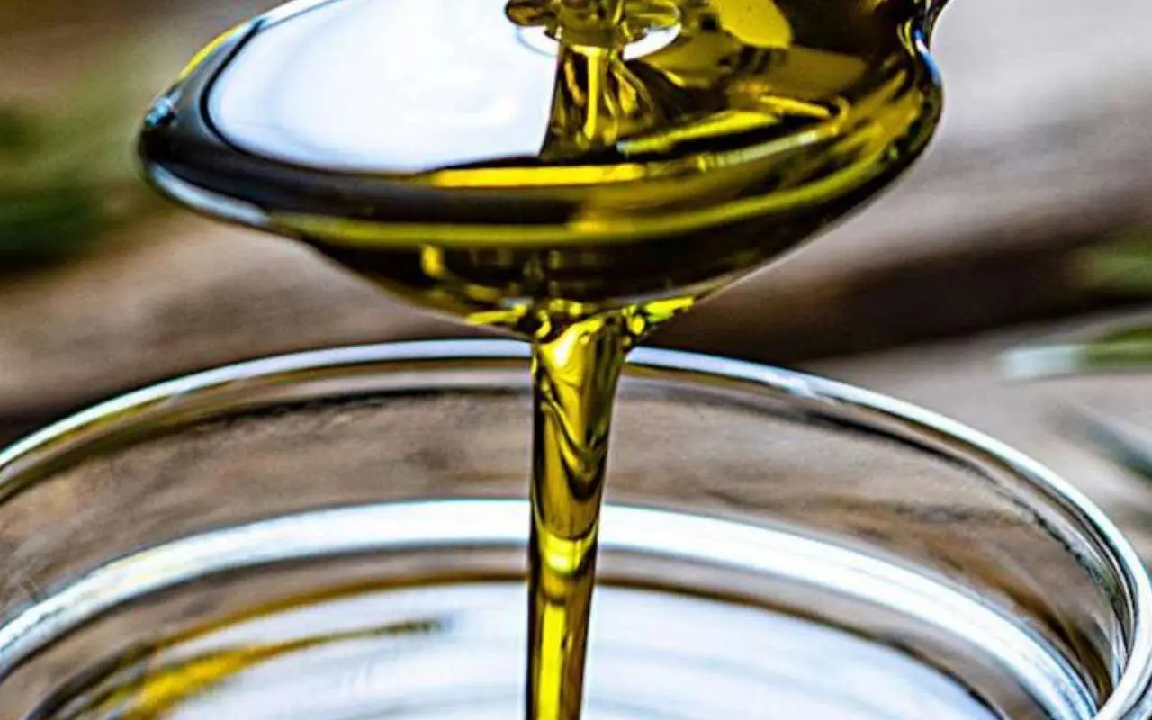 Olio extravergine: come riconoscere la qualità al supermercato Olio extravergine: come riconoscere la qualità al supermercato