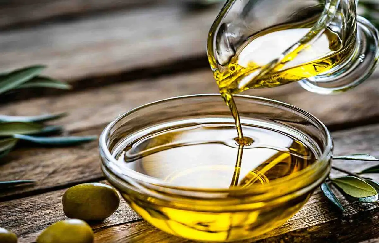 Olio extravergine: come riconoscere la qualità al supermercato Olio extravergine: come riconoscere la qualità al supermercato