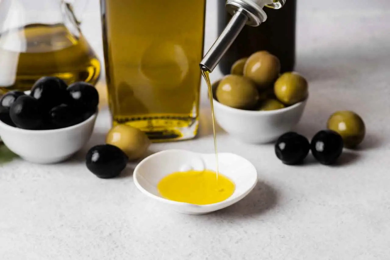 Olio extravergine: come riconoscere la qualità al supermercato Olio extravergine: come riconoscere la qualità al supermercato
