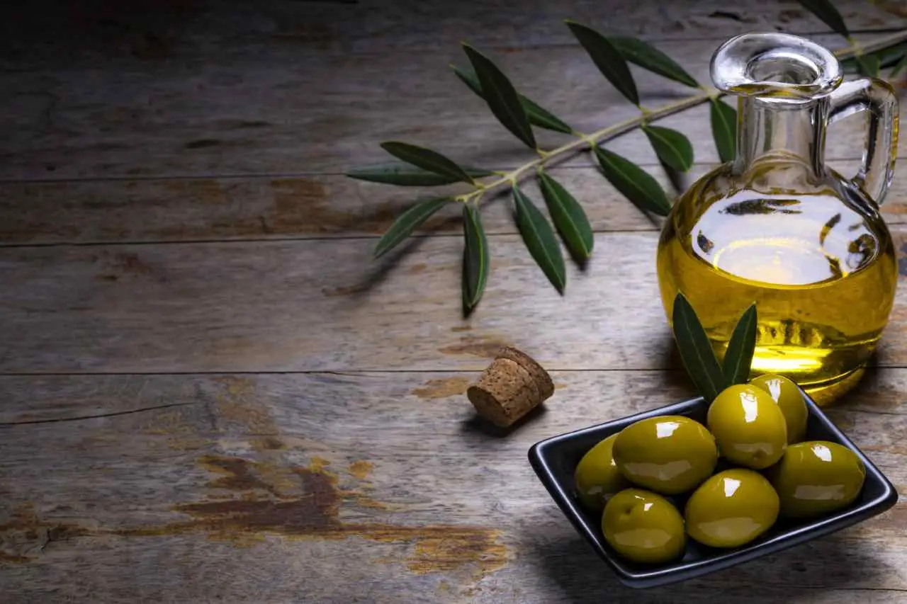 Olio extravergine: come riconoscere la qualità al supermercato Olio extravergine: come riconoscere la qualità al supermercato
