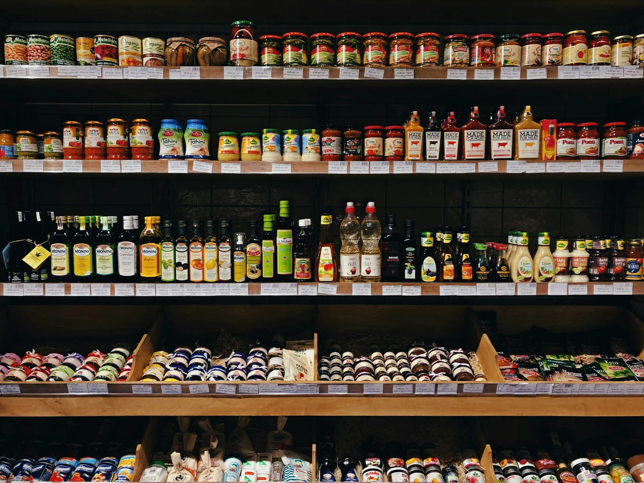 5 errori comuni quando si conservano gli alimenti in dispensa 5 errori comuni quando si conservano gli alimenti in dispensa